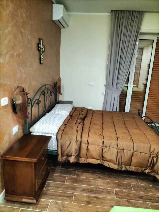 La Dimora Di Alex Apartment Napoli Bagian luar foto